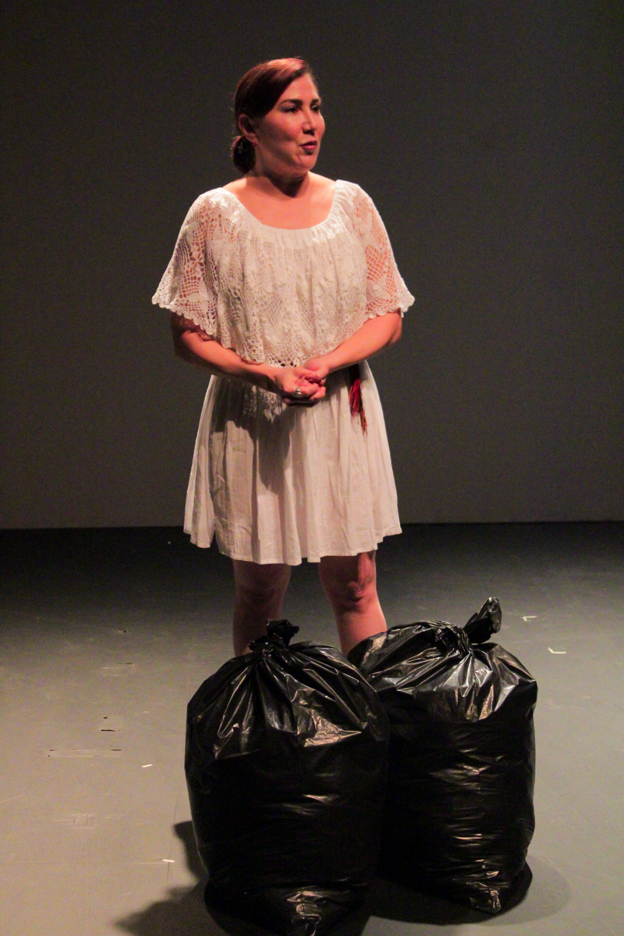 El silencio que abrasa, de Ariadna Medina y Juan de Dios Rath. Teatro UNAM. Foto: Diana Buendía